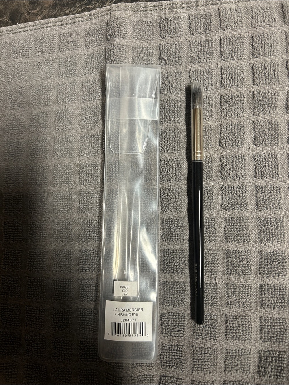 Laura Mercier Finishing Eye Brush